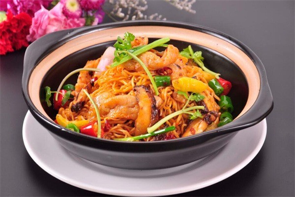 滋溜溜铁锅焖面